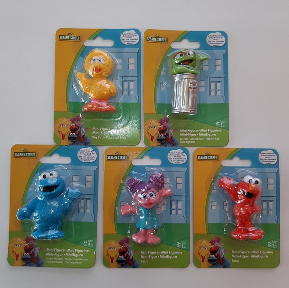 Sesame Street Other - Sesame Street Mini Figures Set of 5 Big Bird Elmo Oscar Cookie Monster Abby